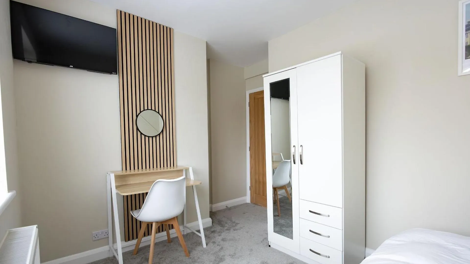 Bath Bliss Retreat - 7 Bedroom House 0*,  United Kingdom